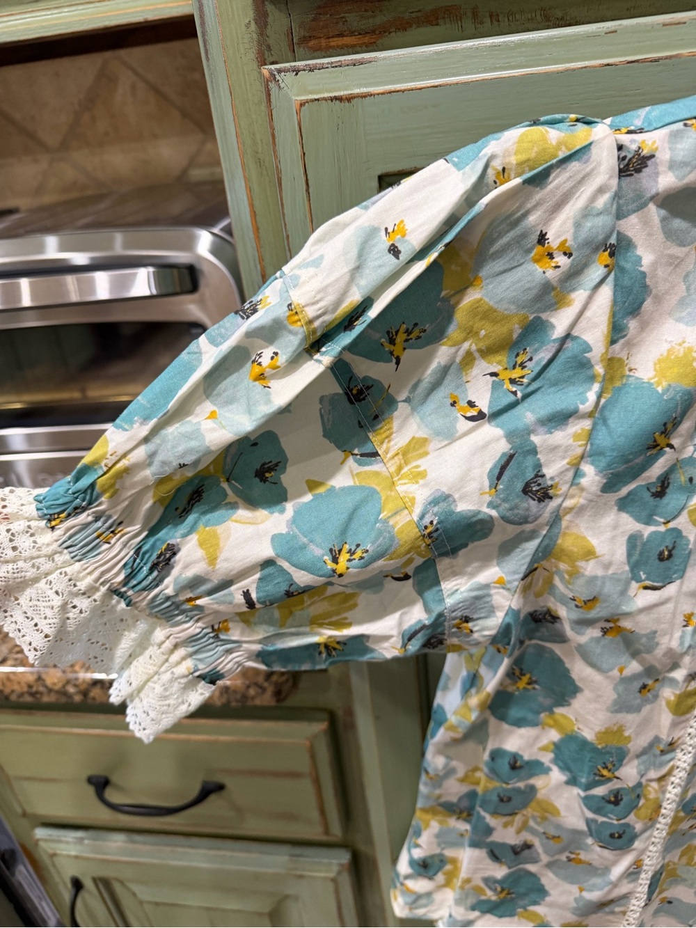 entro Floral Puff-Sleeve Blouse in Teal & Yellow - Picture 2 of 5